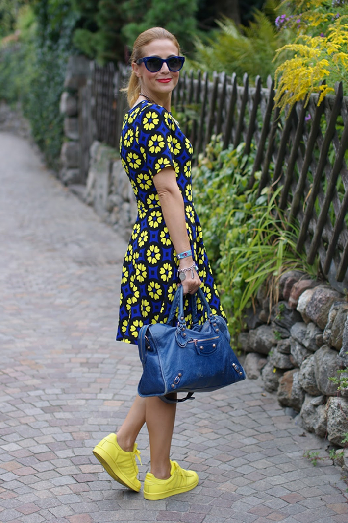 Mode met Sofie,  Sneakers onder je kleedje:  hot or not? 0